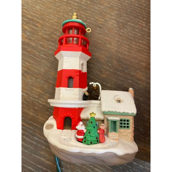 Hallmark Ornament Lighthouse Greetings Magic Collector's Series 1997 - Picture 3 of 5